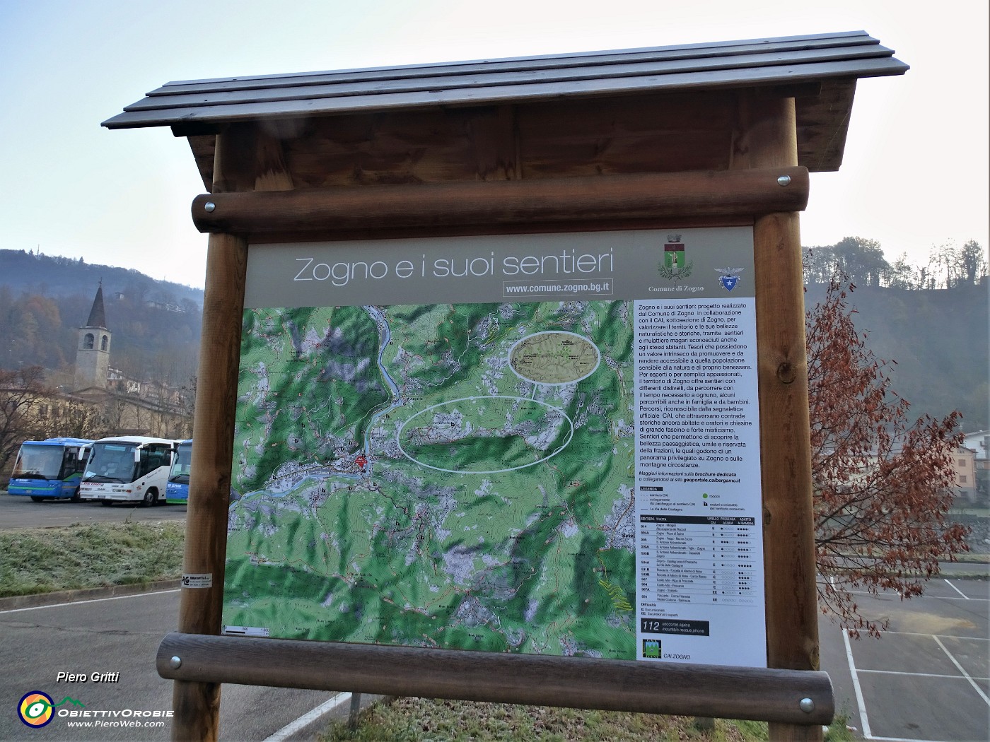08 Dal Piazzale del mercato partenza per i sentieri di Zogno, oggi il 154 per Miragolo- Monte Castello.JPG -                                